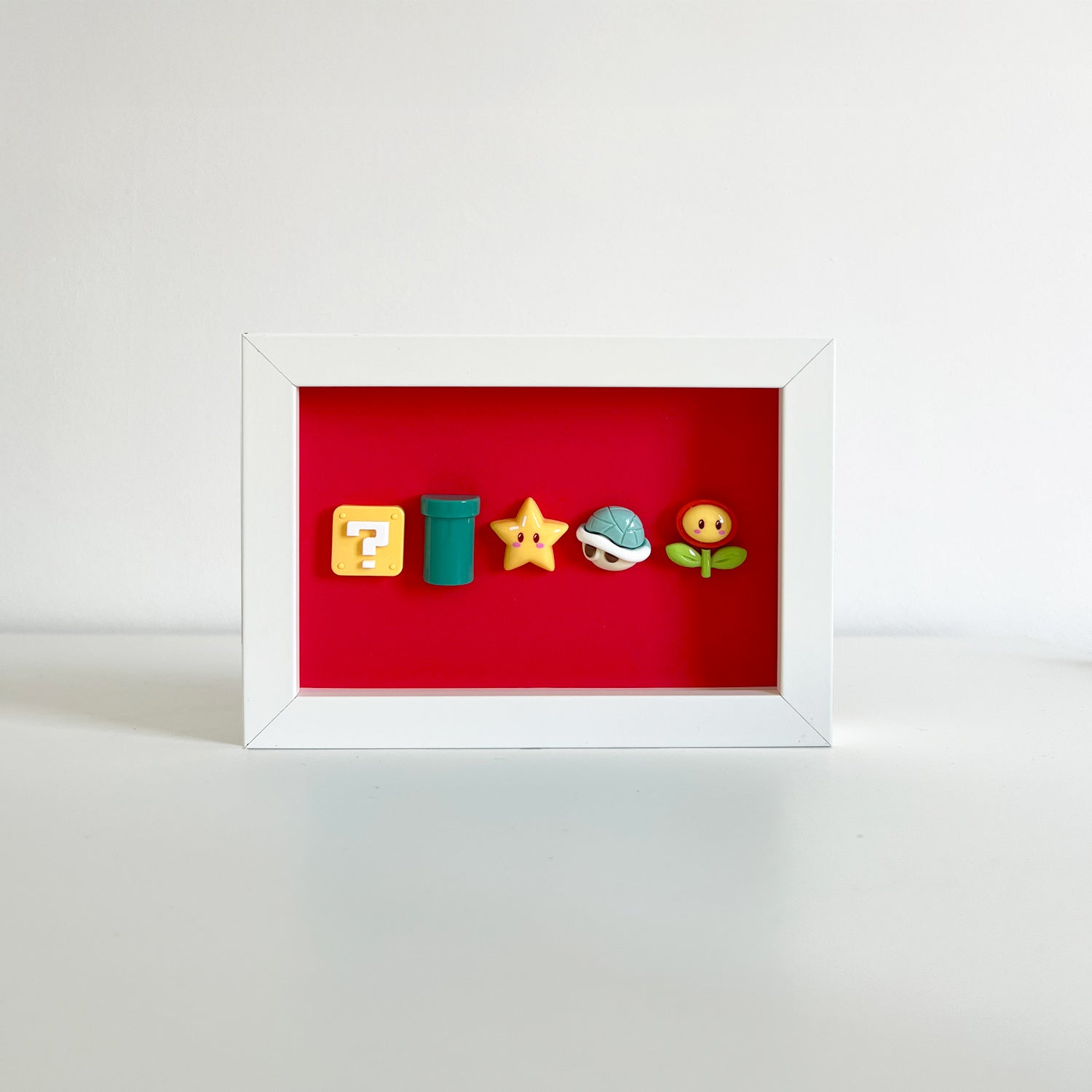 It's a meee #1 - Cuadro con miniaturas en relieve