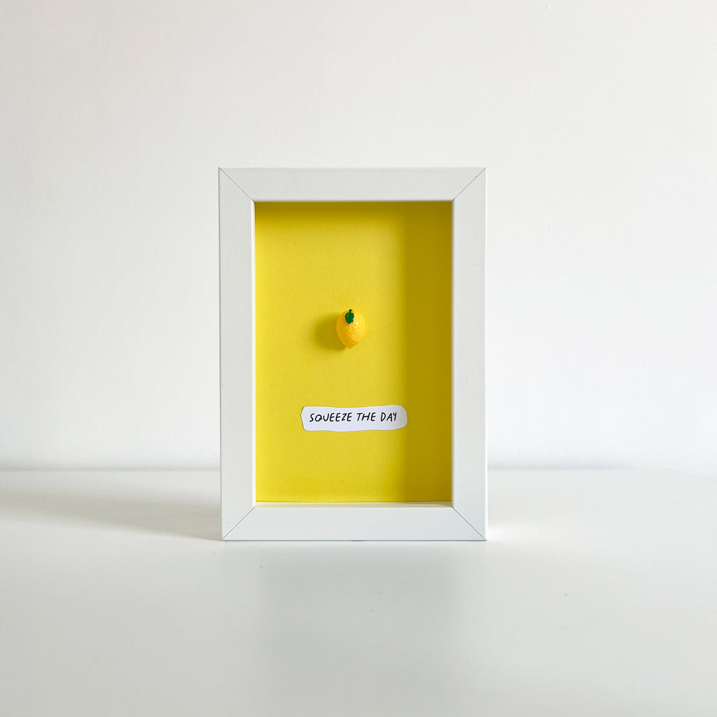 Squeeze the day - Cuadro con miniaturas en relieve