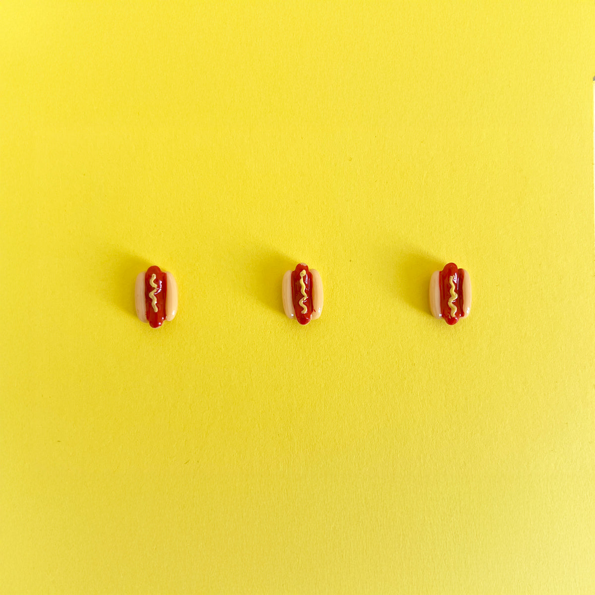 Completos Amarillo - Cuadro con miniaturas en relieve