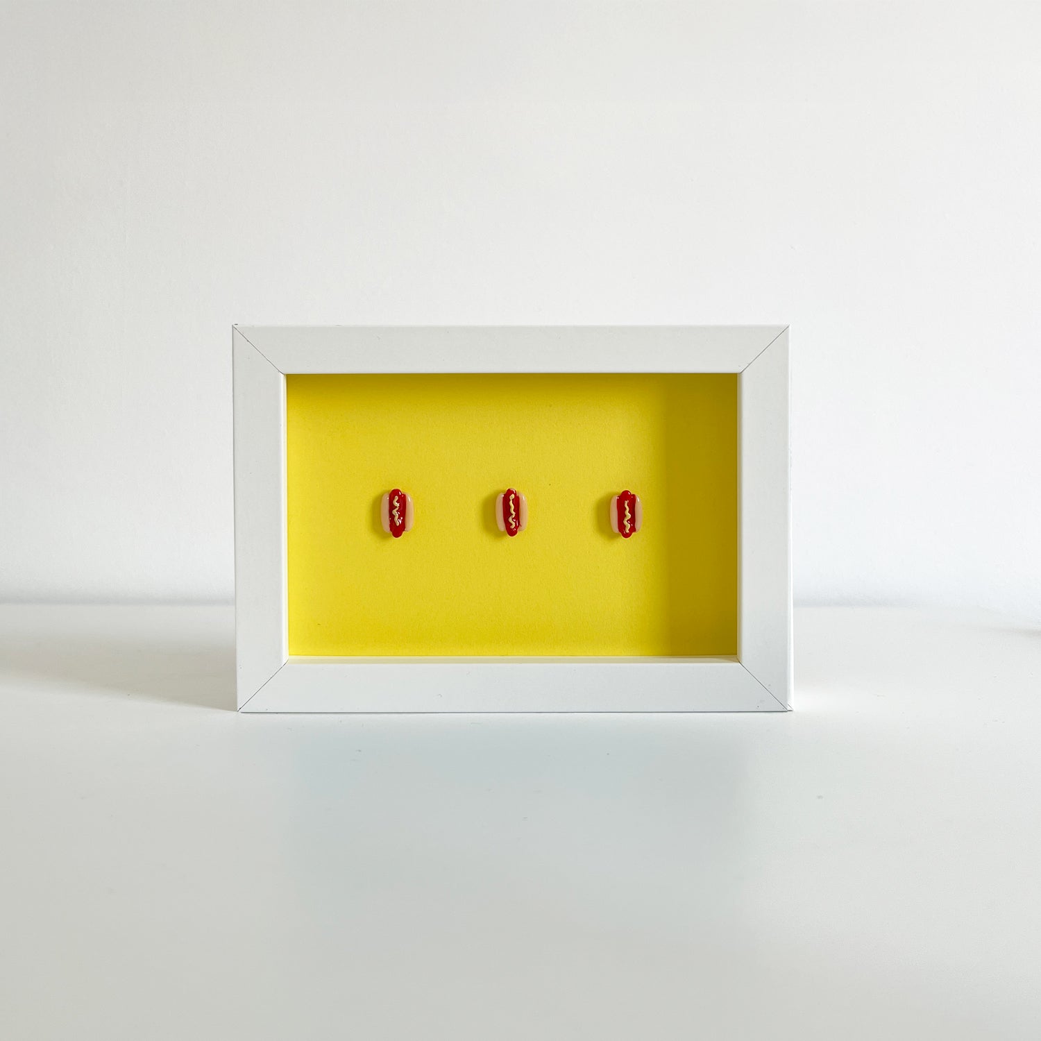 Completos Amarillo - Cuadro con miniaturas en relieve
