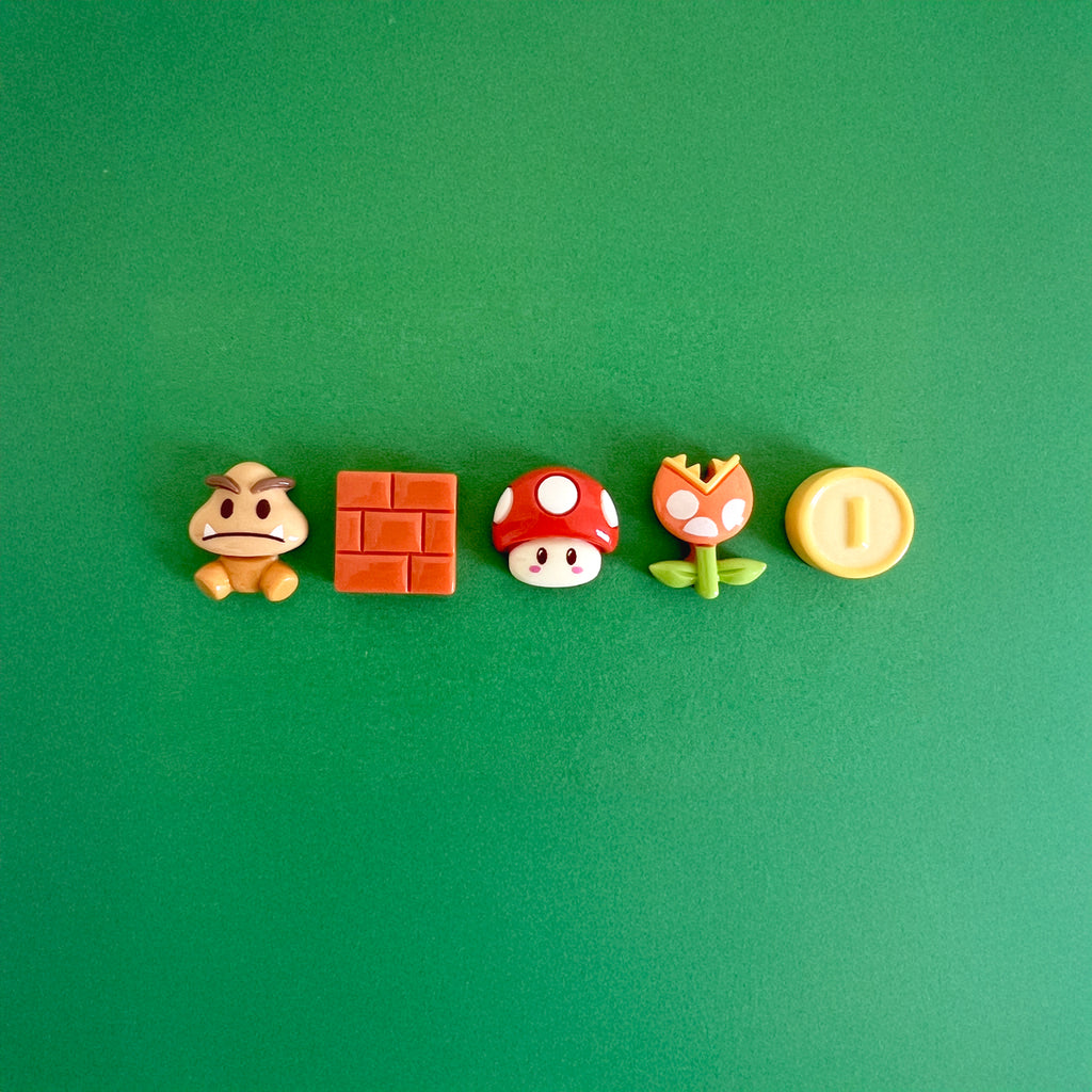 It's a meee #2 - Cuadro con miniaturas en relieve