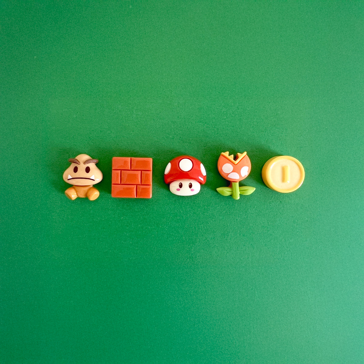 It's a meee #2 - Cuadro con miniaturas en relieve