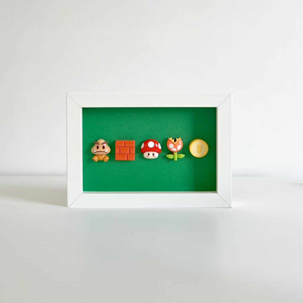 It's a meee #2 - Cuadro con miniaturas en relieve